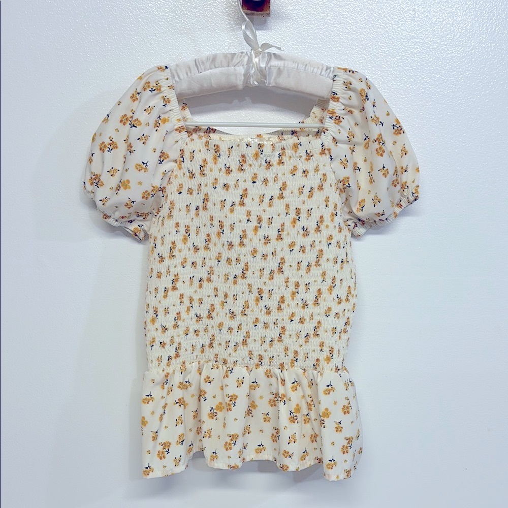 Floral Smocked Puff Sleeve girls Top size 10 NWOT